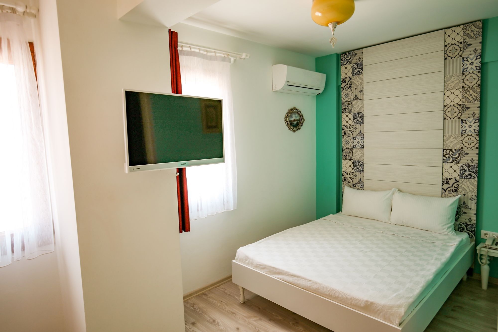 Menendi Otel Foça Exterior photo